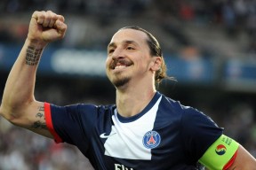 jiuyou游戏-经典之战！女足华丽对决，北上求胜的路上，女足踢比赛