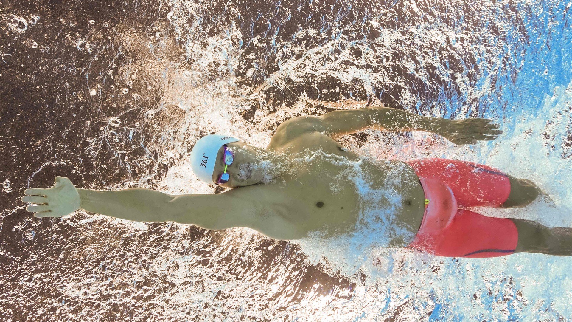 荷兰队成功反败为胜，赢得关键胜利，荷兰队打法